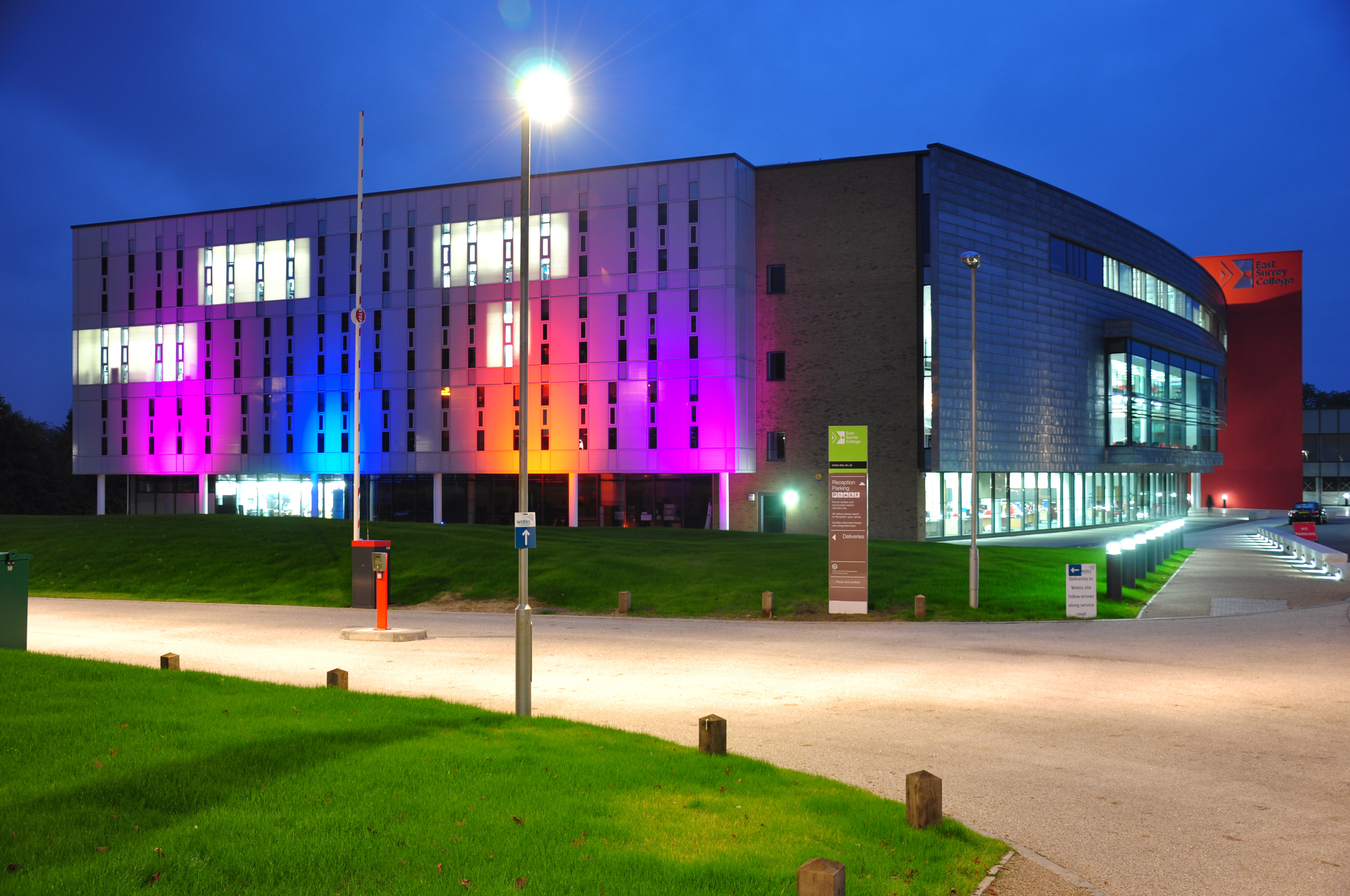 الصور | East Surrey College, بريطانيا | EasyUni